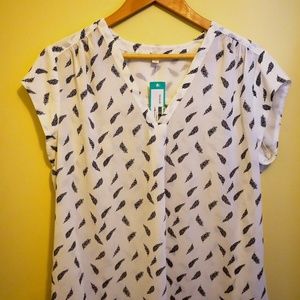 Brand New Lillian V Neck Blouse by Fun2Fun Size Large